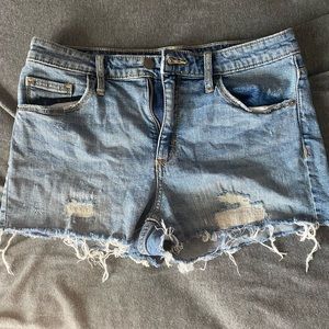 Lightly ripped denim jean shorts
